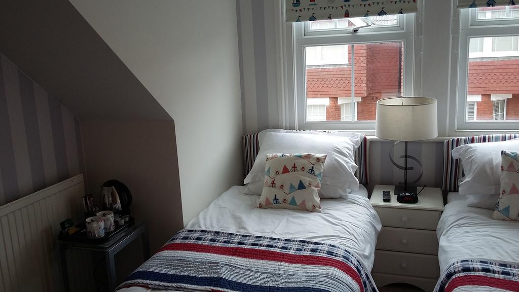 Cambridge House Guest House Eastbourne Quarto foto