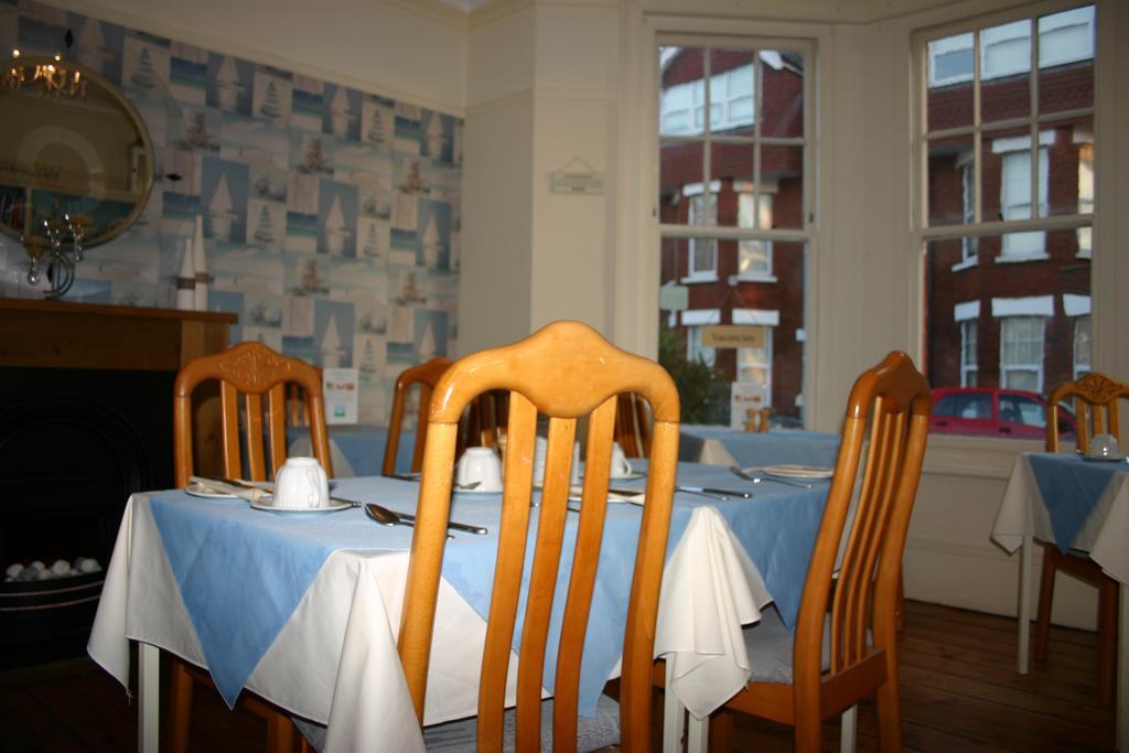 Cambridge House Guest House Eastbourne Exterior foto
