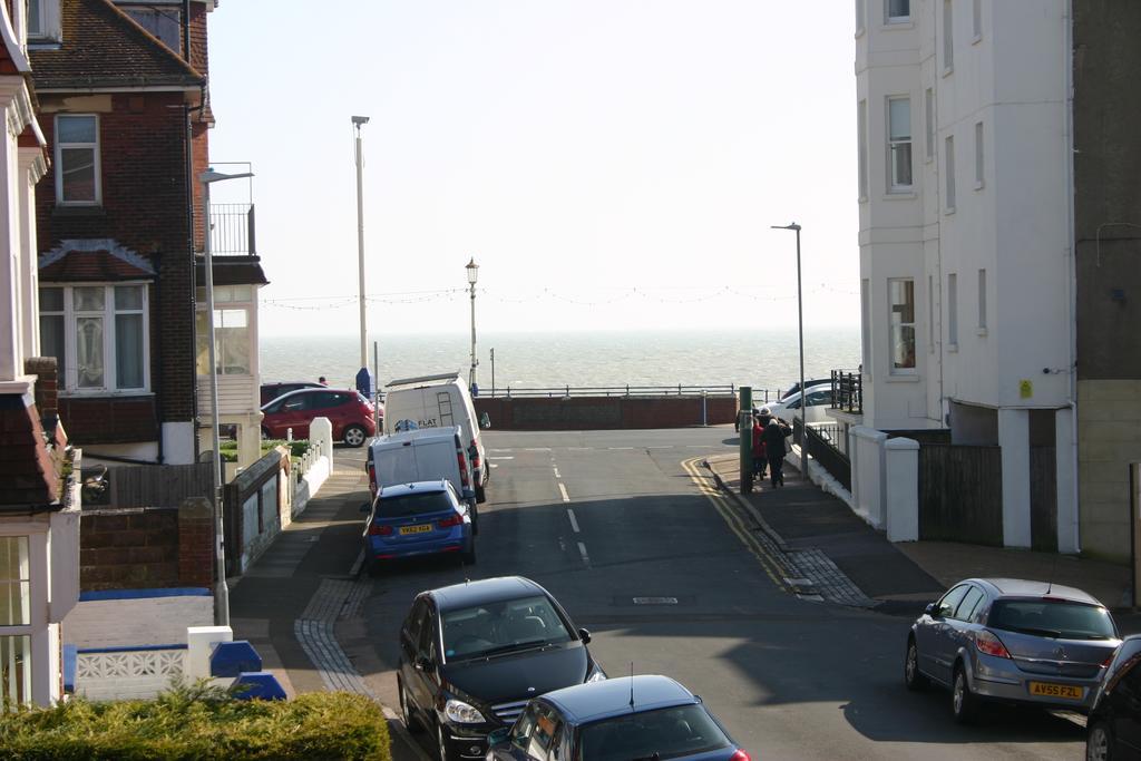 Cambridge House Guest House Eastbourne Exterior foto