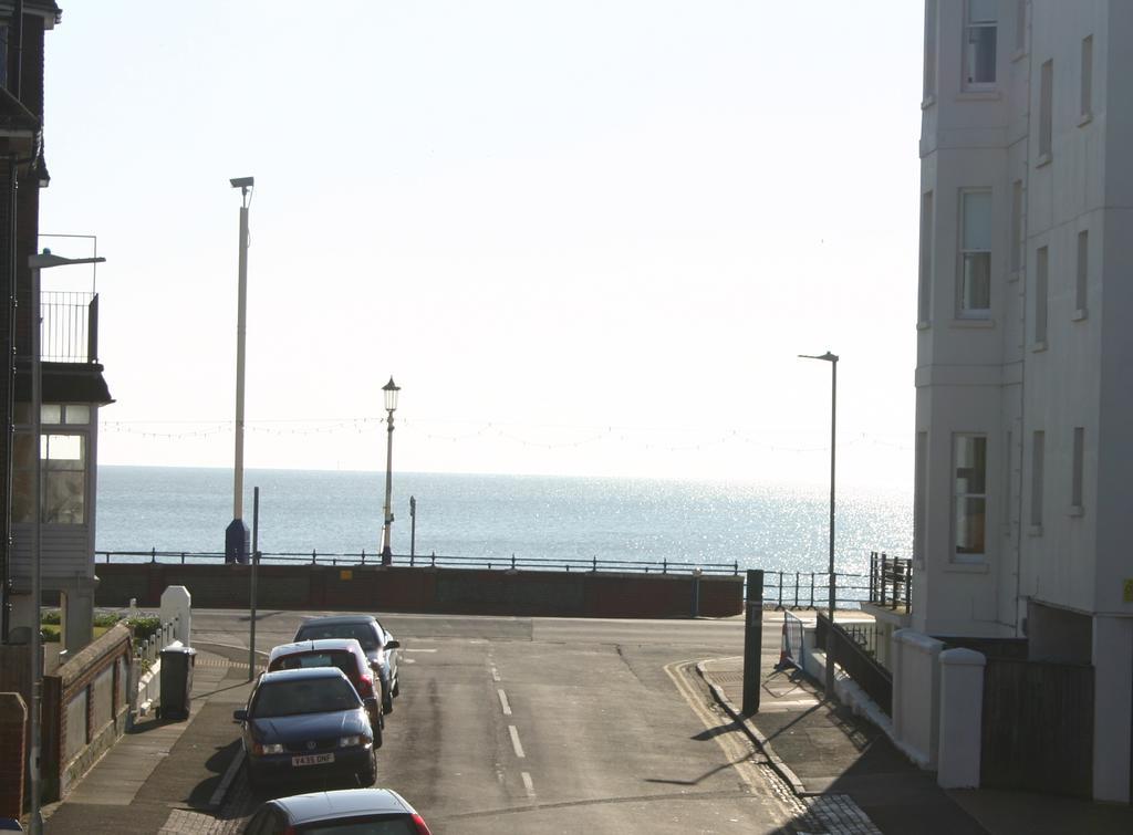 Cambridge House Guest House Eastbourne Exterior foto